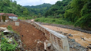Warga Sukabumi 'Talangi' Tugas Negara, Bangun Tanggul Rp 500 Juta Demi Selamatkan Rumah dari Amblas