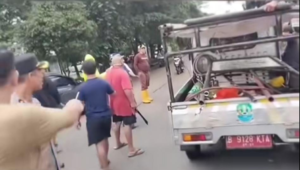 Wali Kota Bekasi Nyaris Diserang Golok Saat Penertiban Bangunan Liar