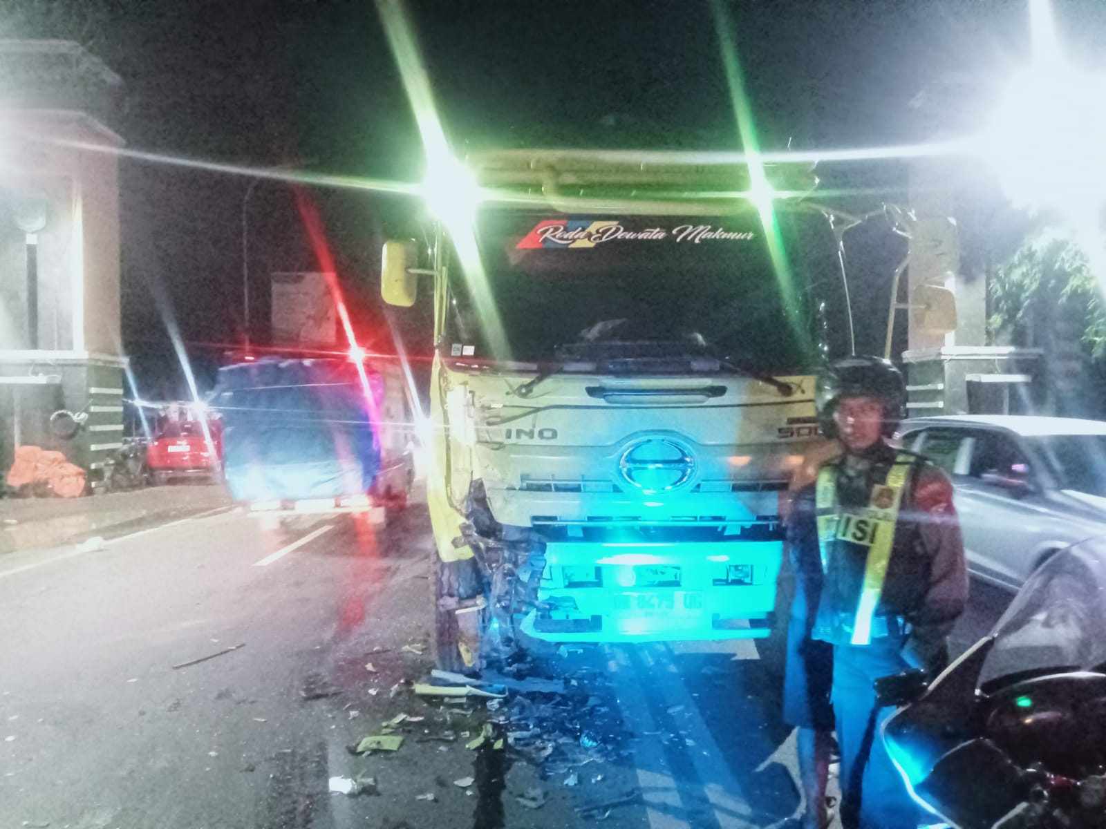 Diduga Kurang Berhati-Hati, Truck Hino Tabrak Pick Up Muat Sayur, Satu Orang Meninggal Dunia