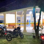 Kondisi aula balai desa di pasang garis polisi usai di rusak oleh OTK (BM)