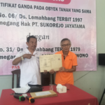 Korban Yudi didampingi Kuasa Hukum tunjukkan SHM sah miliknya (BM)